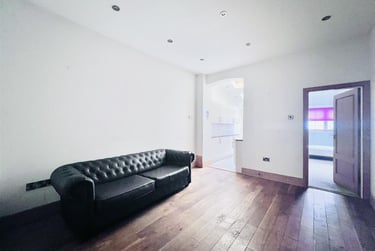 2 bed flat, Castle Boulevard, Lace Market, Nottingham, NG71FE - Image 2